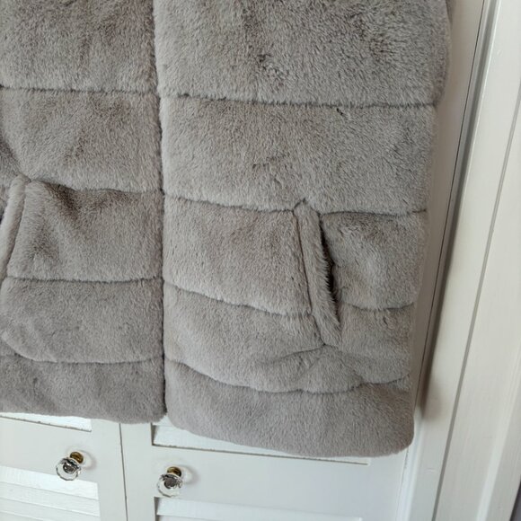 Evereve Serena faux fur vest grey large full zip high neck down *has flaw* - Picture 3 of 12